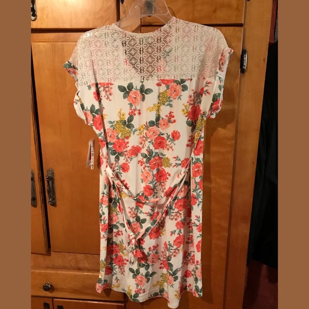 Cute and comfy White Glower dress NWT